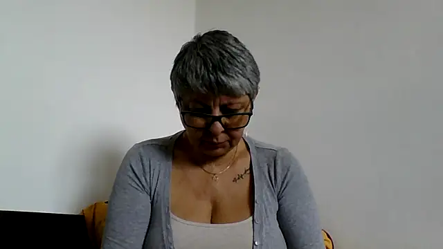Snapshot of roseblak42 chatting on 03/24/26, 09:47 roseblak42 online show from 03/24/26, 09:47