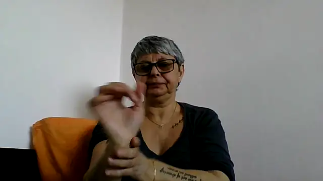 Snapshot of roseblak42 chatting on 03/25/26, 10:10 roseblak42 online show from 03/25/26, 10:10