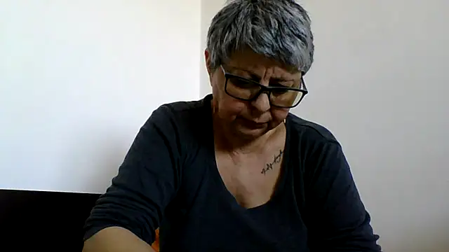 Snapshot of roseblak42 chatting on 03/26/26, 01:17 roseblak42 online show from 03/26/26, 01:17