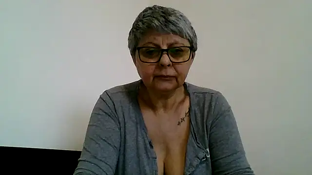 Snapshot of roseblak42 chatting on 03/28/26, 07:30 roseblak42 online show from 03/28/26, 07:30