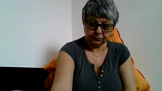 Snapshot of roseblak42 chatting on 03/31/26, 10:48 roseblak42 online show from 03/31/26, 10:48