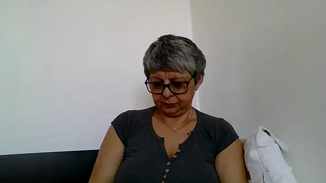 Snapshot of roseblak42 chatting on 04/07/26, 08:04 roseblak42 online show from 04/07/26, 08:04