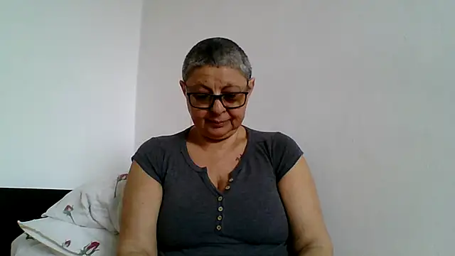 Snapshot of roseblak42 chatting on 04/08/26, 10:15 roseblak42 online show from 04/08/26, 10:15
