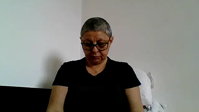 Snapshot of roseblak42 chatting on 04/11/26, 10:41 roseblak42 online show from 04/11/26, 10:41