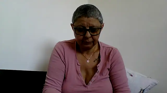 Snapshot of roseblak42 chatting on 04/16/26, 12:06 roseblak42 online show from 04/16/26, 12:06