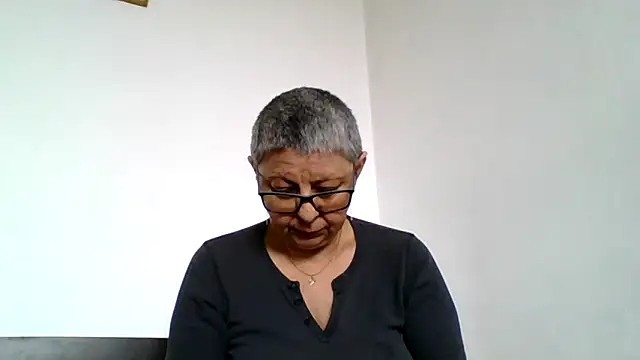 Snapshot of roseblak42 chatting on 04/22/26, 10:28 roseblak42 online show from 04/22/26, 10:28