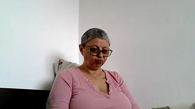 Snapshot of roseblak42 chatting on 04/24/26, 09:01 roseblak42 online show from 04/24/26, 09:01