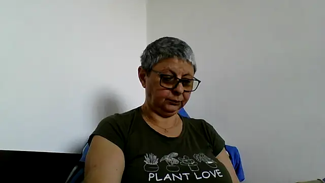 Snapshot of roseblak42 chatting on 05/11/26, 10:10 roseblak42 online show from 05/11/26, 10:10