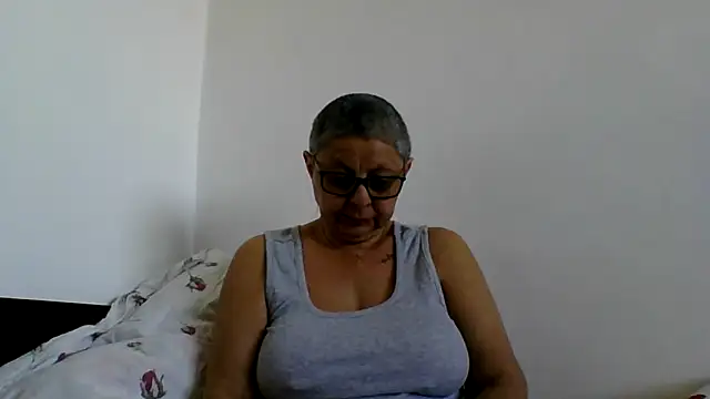 Snapshot of roseblak42 chatting on 06/17/26, 01:56 roseblak42 online show from 06/17/26, 01:56