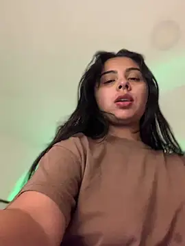 Snapshot of Alessiasex_ chatting on 02/16/25, 01:16 Alessiasex online show from 02/16/25, 01:16