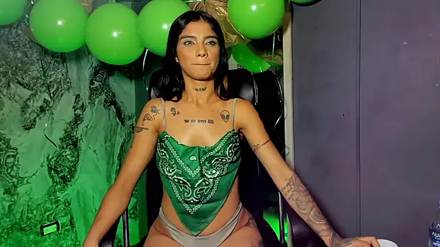 Trinna harperr online show from 03/18/25, 11:41