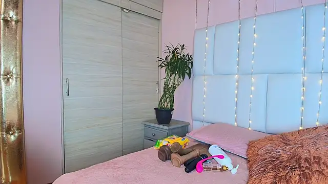 kiana cream online show from 01/12/25, 01:48