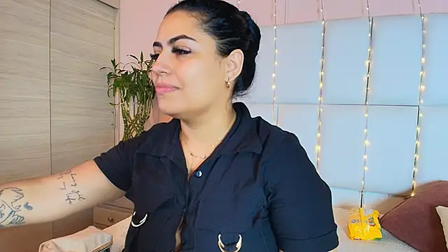kiana cream online show from 01/15/25, 11:53