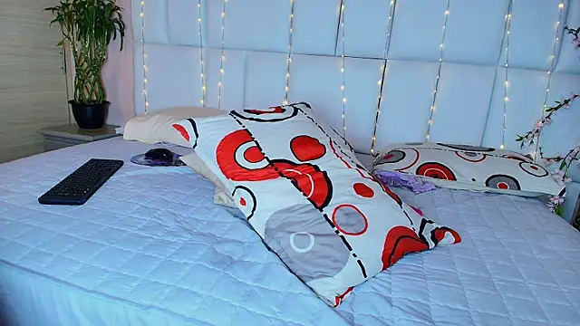 kiana cream online show from 01/24/25, 05:53
