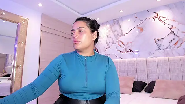 Snapshot of kiana_cream chatting on 11/17/25, 11:49 kiana cream online show from 11/17/25, 11:49