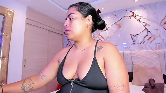 Snapshot of kiana_cream chatting on 11/23/25, 11:54 kiana cream online show from 11/23/25, 11:54