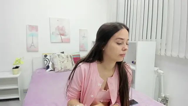 Snapshot of Tiny_JuJu chatting on 09/15/25, 01:27 Tiny JuJu online show from 09/15/25, 01:27