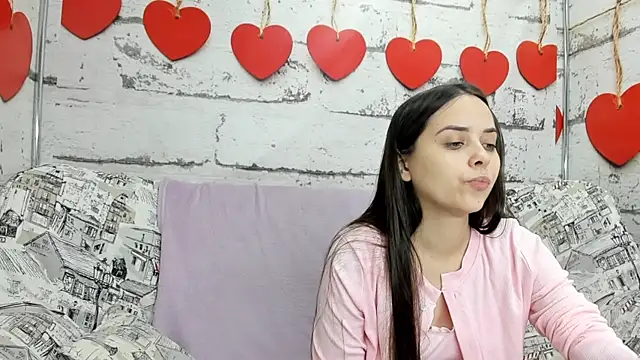 Snapshot of Tiny_JuJu chatting on 09/19/25, 01:18 Tiny JuJu online show from 09/19/25, 01:18