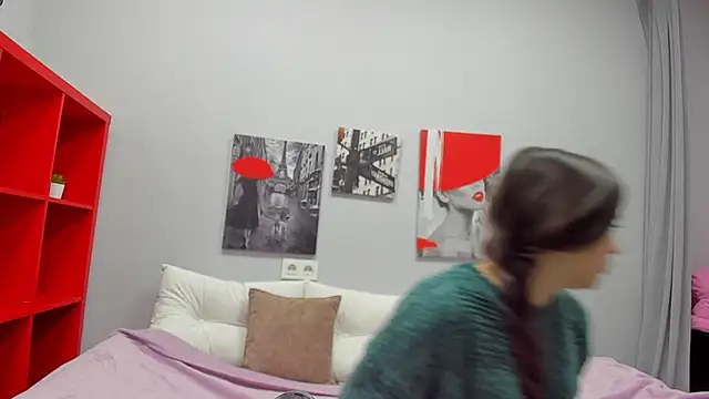 Snapshot of Tiny_JuJu chatting on 10/24/25, 01:13 Tiny JuJu online show from 10/24/25, 01:13