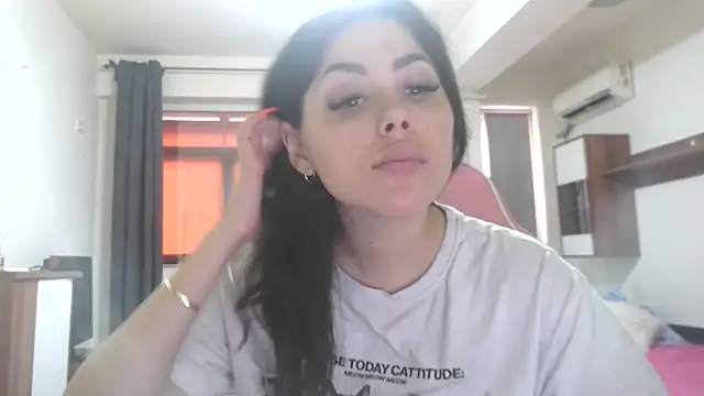 LovelyJulliette online show from 06/09/26, 12:50