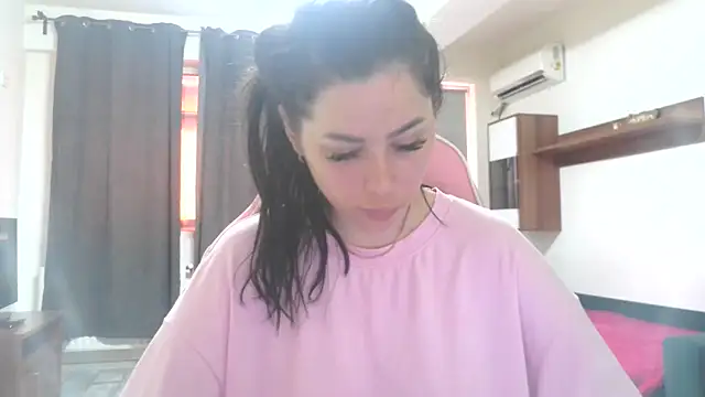 LovelyJulliette online show from 06/17/26, 12:40