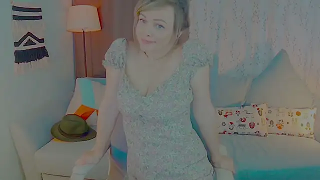 NandiSmile online show from 10/15/25, 06:02