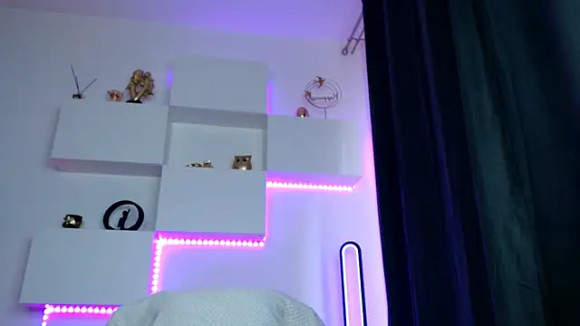 arianatattoos online show from 04/18/26, 06:50