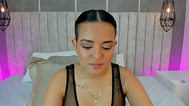 Snapshot of lea_gray chatting on 10/24/25, 06:37 lea gray online show from 10/24/25, 06:37