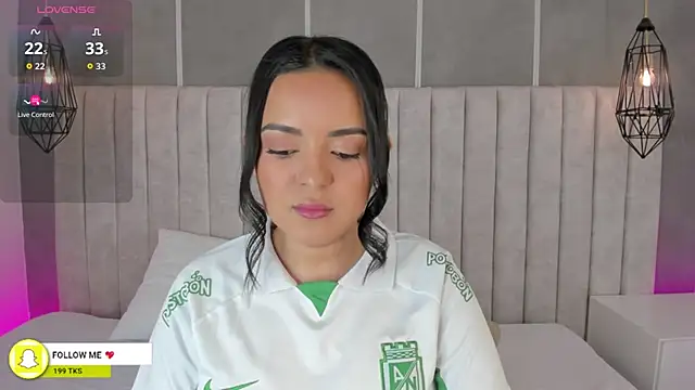 Snapshot of lea_gray chatting on 10/26/25, 05:08 lea gray online show from 10/26/25, 05:08