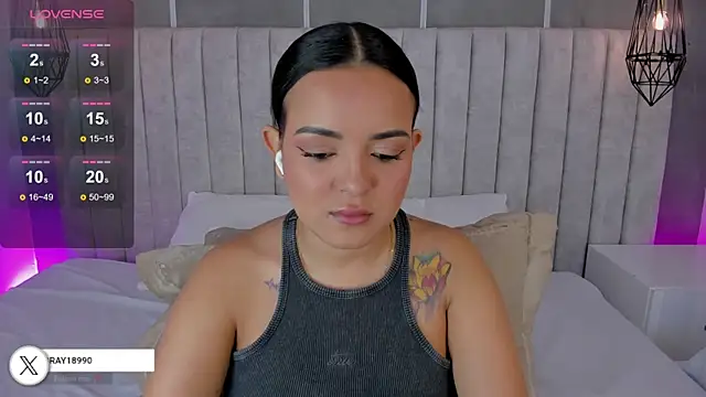 Snapshot of lea_gray chatting on 10/27/25, 06:23 lea gray online show from 10/27/25, 06:23