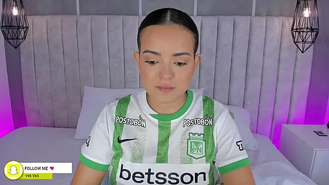 Snapshot of lea_gray chatting on 11/30/25, 05:28 lea gray online show from 11/30/25, 05:28