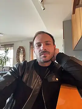 Snapshot of Adventurehotman chatting on 11/03/25, 12:06 Adventurehotman online show from 11/03/25, 12:06