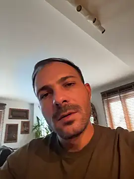 Snapshot of Adventurehotman chatting on 11/11/25, 01:44 Adventurehotman online show from 11/11/25, 01:44