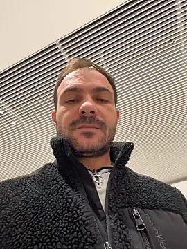 Snapshot of Adventurehotman chatting on 11/30/25, 12:53 Adventurehotman online show from 11/30/25, 12:53