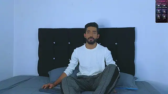 Snapshot of dereck_hotsoon chatting on 01/30/25, 12:39 dereck hotsoon online show from 01/30/25, 12:39