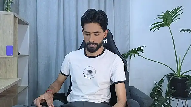 Snapshot of dereck_hotsoon chatting on 02/27/25, 01:05 dereck hotsoon online show from 02/27/25, 01:05