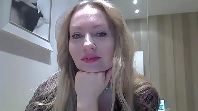 ZarinaSwift online show from 02/11/25, 04:44