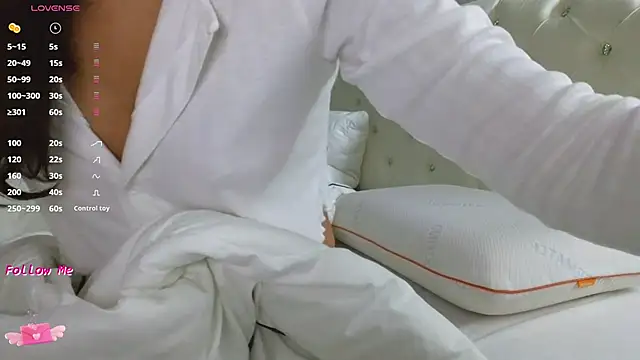 LaraSkinny online show from 11/12/25, 02:23