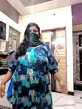 Snapshot of RESHMA_21 chatting on 12/22/25, 03:58 RESHMA 21 online show from 12/22/25, 03:58