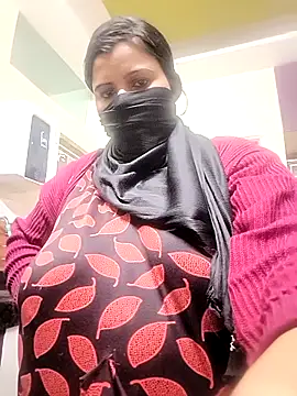 Snapshot of RESHMA_21 chatting on 02/14/26, 07:43 RESHMA 21 online show from 02/14/26, 07:43