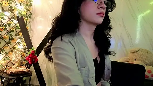 Snapshot of jeimy_garcia chatting on 04/14/26, 12:11 jeimy garcia online show from 04/14/26, 12:11