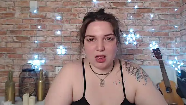 Amelia Kiss  online show from 12/19/24, 03:51