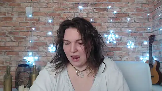 Amelia Kiss  online show from 12/23/24, 03:50