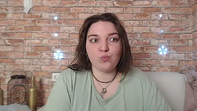 Amelia Kiss  online show from 01/17/25, 03:45