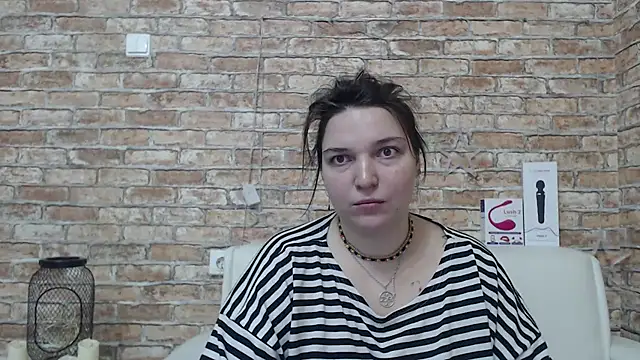 Amelia Kiss  online show from 10/24/25, 12:30