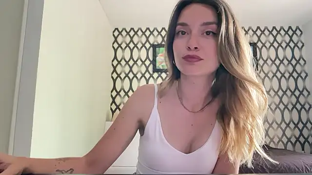 Snapshot of SirenaBelle chatting on 12/28/24, 10:14 SirenaBelle online show from 12/28/24, 10:14
