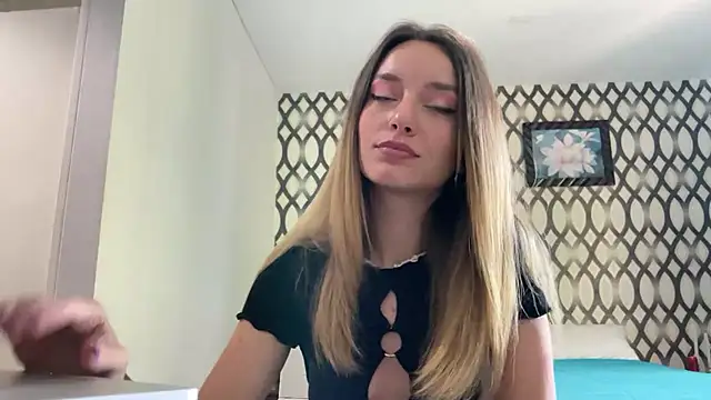 Snapshot of SirenaBelle chatting on 02/08/25, 04:25 SirenaBelle online show from 02/08/25, 04:25