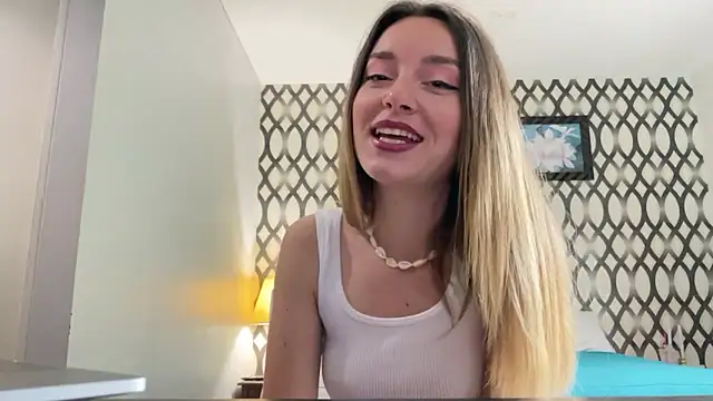 Snapshot of SirenaBelle chatting on 02/09/25, 01:33 SirenaBelle online show from 02/09/25, 01:33