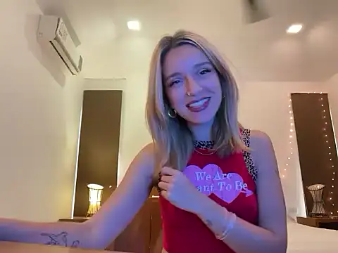 Snapshot of SirenaBelle chatting on 09/12/25, 02:00 SirenaBelle online show from 09/12/25, 02:00