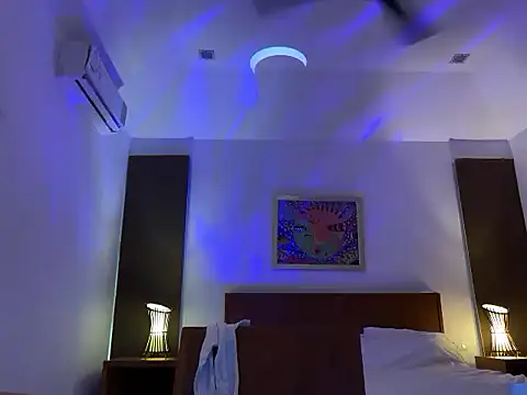 Snapshot of SirenaBelle chatting on 09/26/25, 11:53 SirenaBelle online show from 09/26/25, 11:53